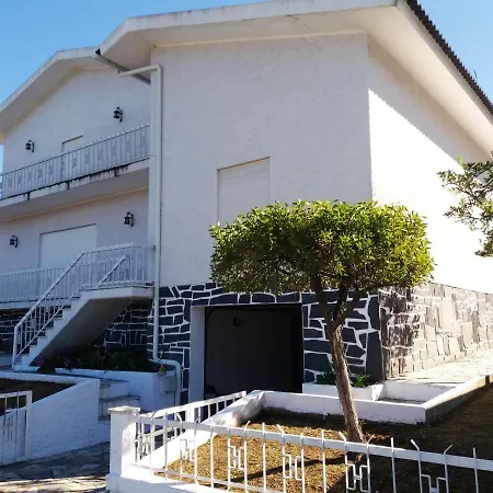 Dom wakacyjny House With 3 Bedrooms In Lajeosa With Wonderful Mountain View Enclosed Garden And Wifi 45 Km From The Slopes