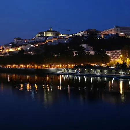 Dom wakacyjny House With 3 Bedrooms In Lajeosa With Wonderful Mountain View Enclosed Garden And Wifi 45 Km From The Slopes