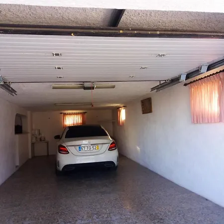 House With 3 Bedrooms In Lajeosa With Wonderful Mountain View Enclosed Garden And Wifi 45 Km From The Slopes Dom wakacyjny
