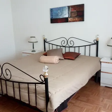 House With 3 Bedrooms In Lajeosa With Wonderful Mountain View Enclosed Garden And Wifi 45 Km From The Slopes Dom wakacyjny *