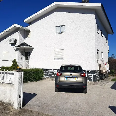 House With 3 Bedrooms In Lajeosa With Wonderful Mountain View Enclosed Garden And Wifi 45 Km From The Slopes * Lajeosa (Coimbra)